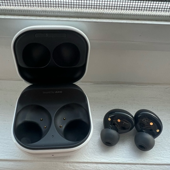 Samsung Galaxy Buds2 - Picture 1 of 4